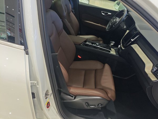 Volvo XC60 2020, 47500 км, за 21960 USD - фото 23