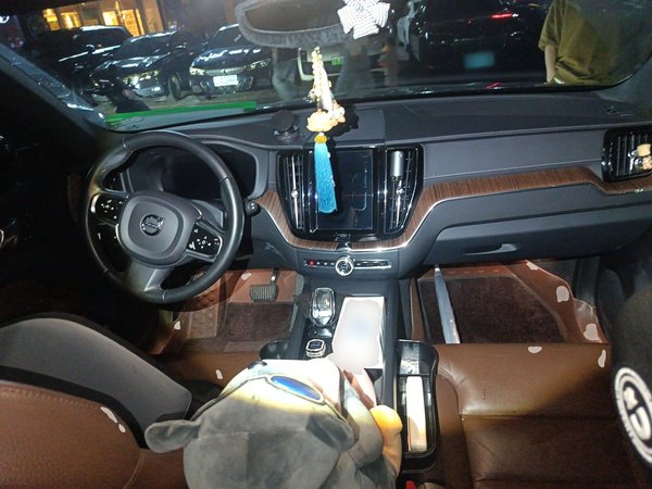 Volvo XC60 2022, 63000 км, за 23929 USD - фото 12