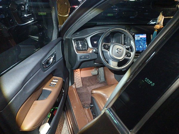 Volvo XC60 2022, 63000 км, за 23929 USD - фото 14