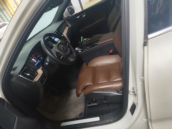 Volvo XC60 2023, 42600 км, за 24816 USD - фото 12