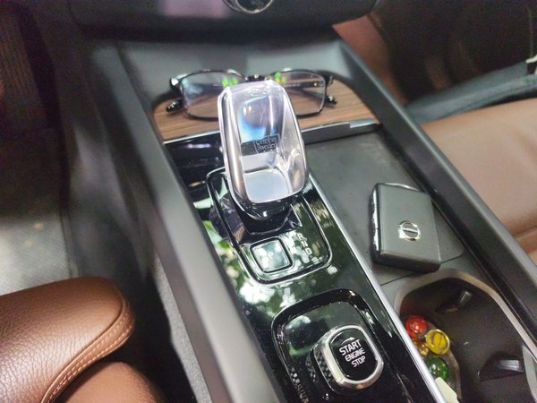 Volvo XC60 2023, 42600 км, за 24816 USD - фото 11