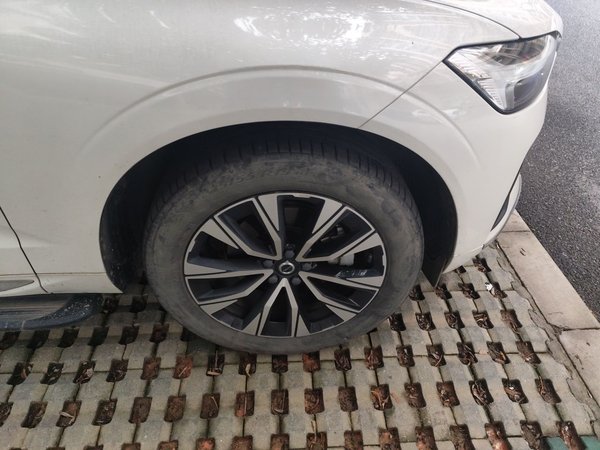 Volvo XC60 2023, 42600 км, за 24816 USD