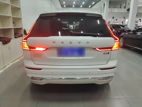Volvo XC60 2023, 54900 км, за 25460 USD
