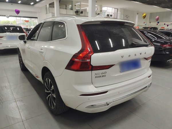 Volvo XC60 2023, 54900 км, за 25460 USD