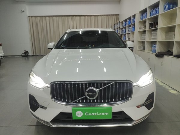 Volvo XC60 2023, 54900 км, за 25460 USD