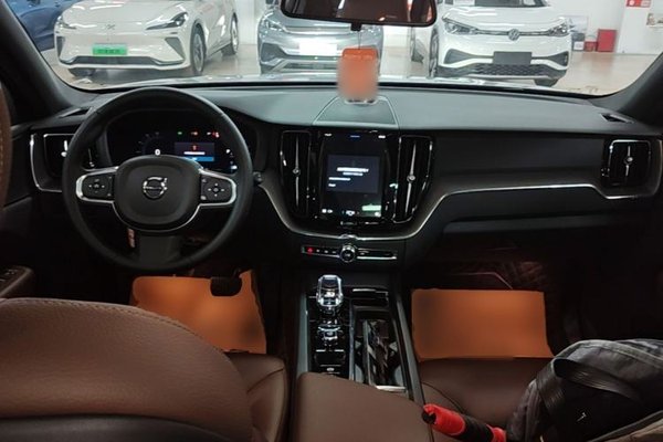 Volvo XC60 2024, 35700 км, за 28460 USD - фото 12
