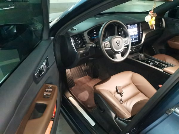 Volvo XC60 2025, 11800 км, за 26975 USD - фото 13