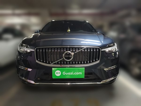 Volvo XC60 2025, 11800 км, за 26975 USD