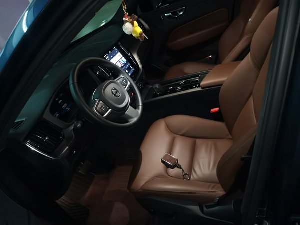 Volvo XC60 2025, 11800 км, за 26975 USD - фото 12