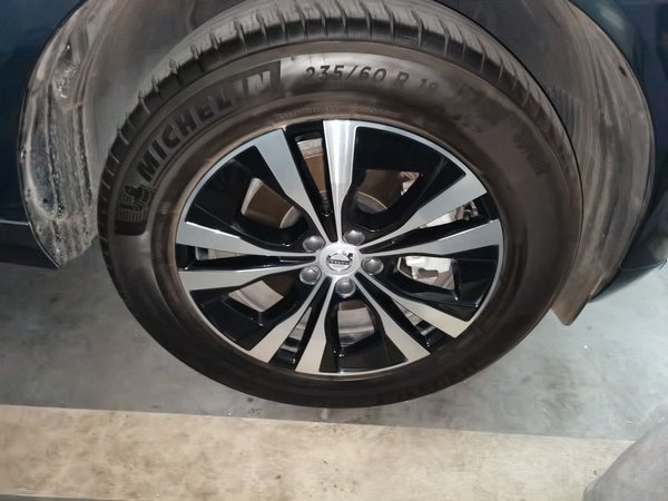 Volvo XC60 2025, 11800 км, за 26975 USD