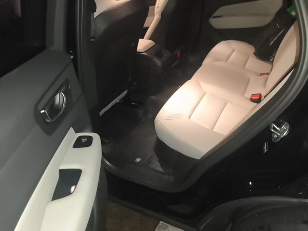 Volvo XC60 2026, 7900 км, за 36787 USD - фото 16