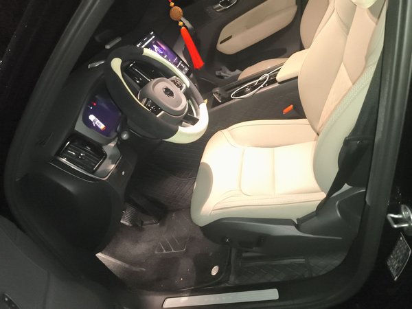 Volvo XC60 2026, 7900 км, за 36787 USD - фото 15