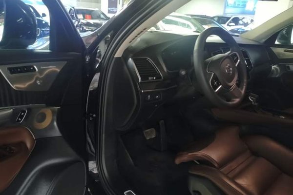 Volvo XC90 2020, 77000 км, за 37694 USD - фото 19