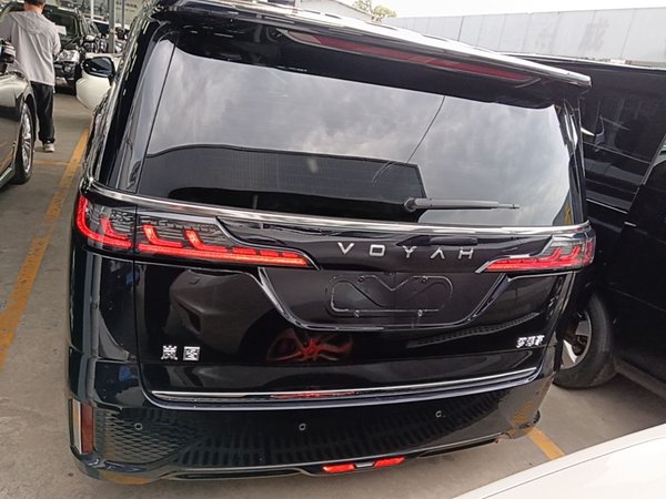 VOYAH Dream 2024, 35100 км, за 33159 USD