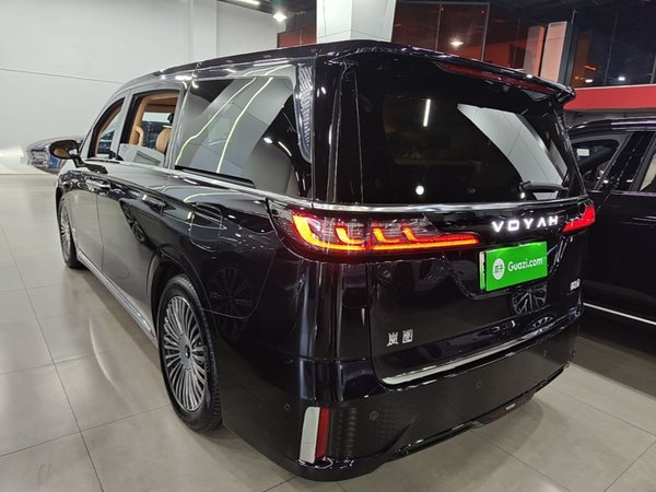 VOYAH Dream 2025, 18200 км, за 45759 USD