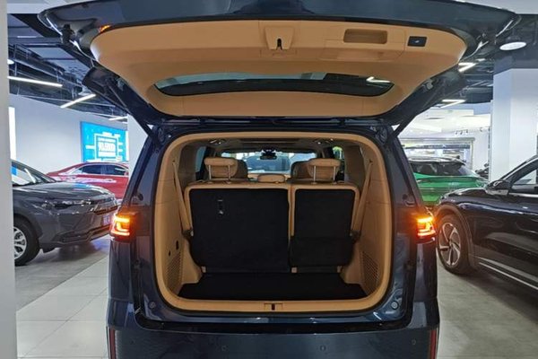 VOYAH Dream 2025, 24600 км, за 38360 USD