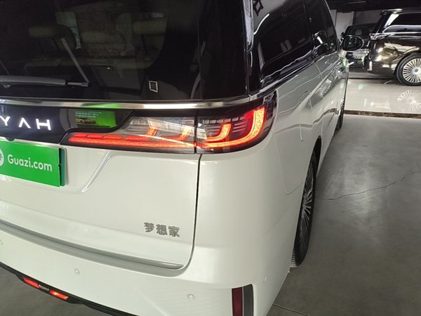 VOYAH Dream 2025, 31400 км, за 39272 USD