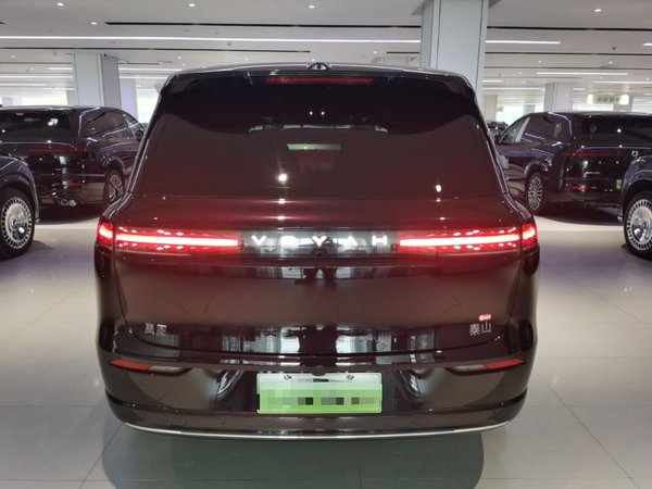 VOYAH Titan 2026, 5200 км, за 54854 USD