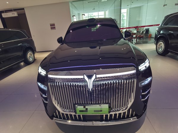 VOYAH Titan 2026, 5200 км, за 54854 USD