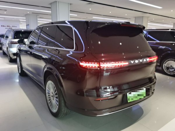 VOYAH Titan 2026, 5200 км, за 54854 USD