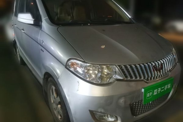 Wuling Hongguang 2013, 73100 км, за 2568 USD