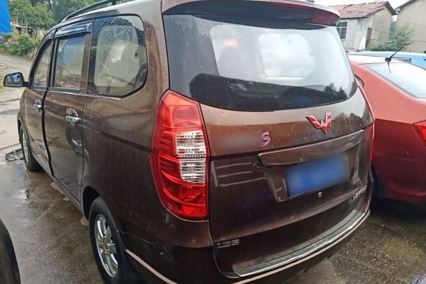 Wuling Hongguang 2014, 114300 км, за 4412 USD