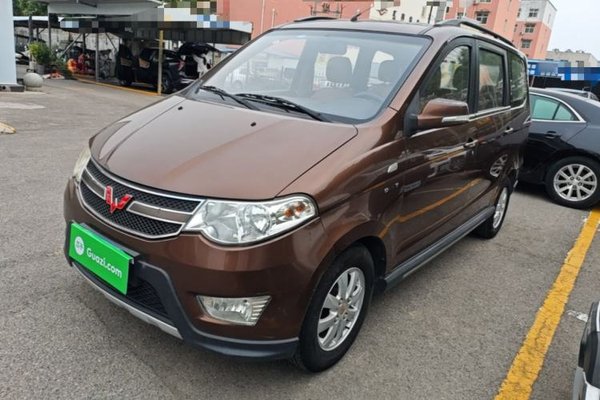 Wuling Hongguang · 2014 год