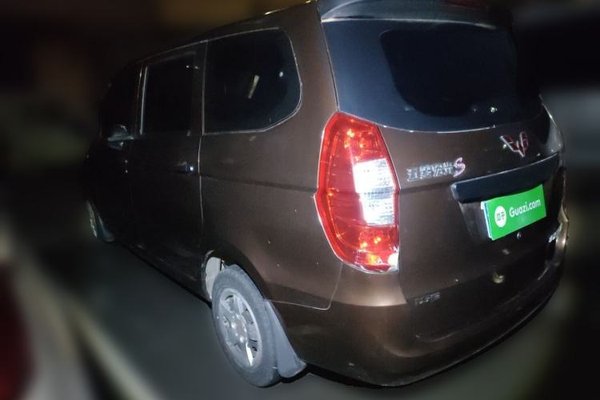 Wuling Hongguang 2015, 59800 км, за 3193 USD