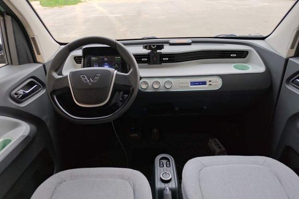 Wuling Hongguang MINIEV 2021, 15200 км, за 4237 USD - фото 12