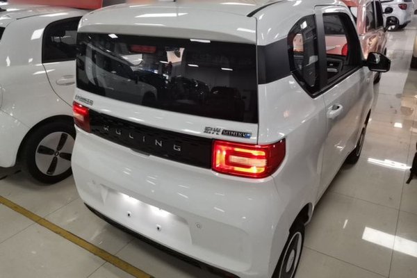 Wuling Hongguang MINIEV 2022, 14900 км, за 6051 USD - фото 6