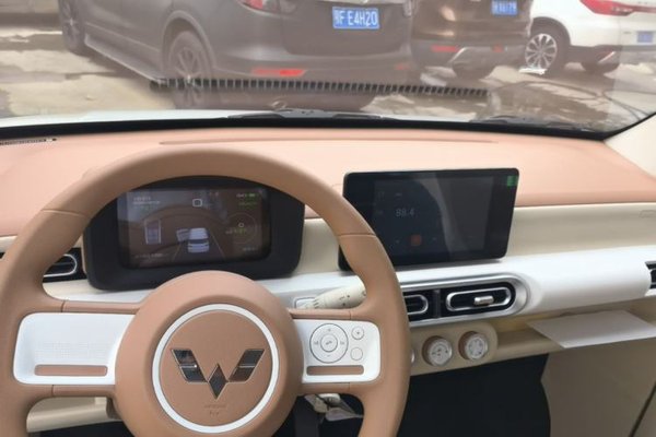 Wuling Hongguang MINIEV 2024, 200 км, за 6748 USD - фото 12