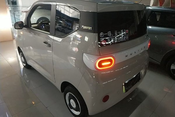 Wuling Hongguang MINIEV 2024, за 6106 USD