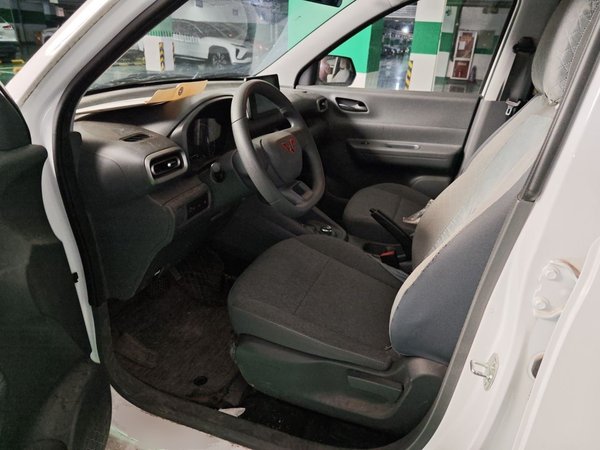 Wuling Hongguang New Energy 2024, 11200 км, за 9586 USD - фото 13