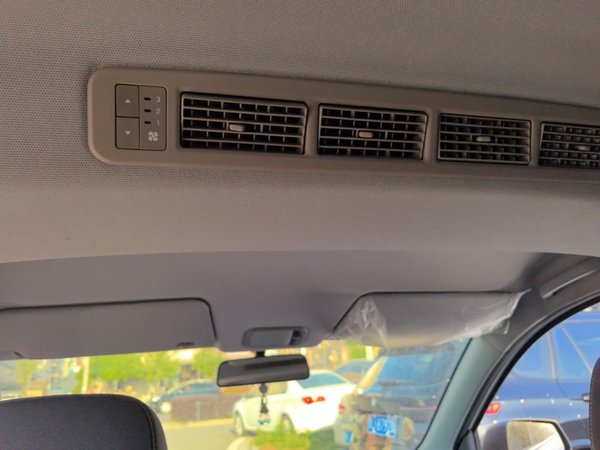 Wuling Hongguang New Energy 2024, 23500 км, за 9500 USD - фото 16