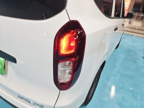 Wuling Hongguang New Energy 2024, 24900 км, за 9864 USD - фото 7