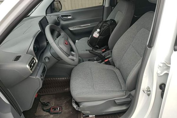Wuling Hongguang New Energy 2025, 2000 км, за 11185 USD - фото 17