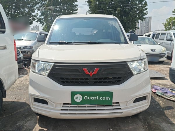 Wuling Hongguang V 2022, 22599 км, за 7572 USD