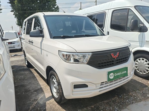 Wuling Hongguang V 2022, 22599 км, за 7572 USD