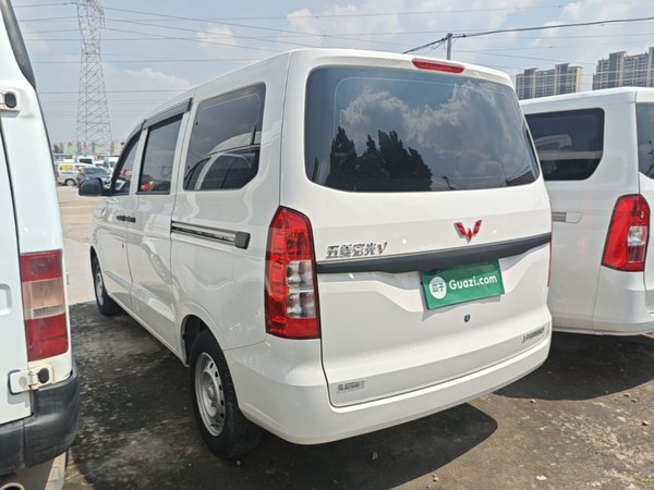 Wuling Hongguang V 2022, 22599 км, за 7572 USD