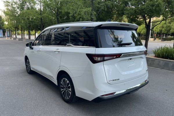 Wuling Jiachen 2022, 43600 км, за 10190 USD