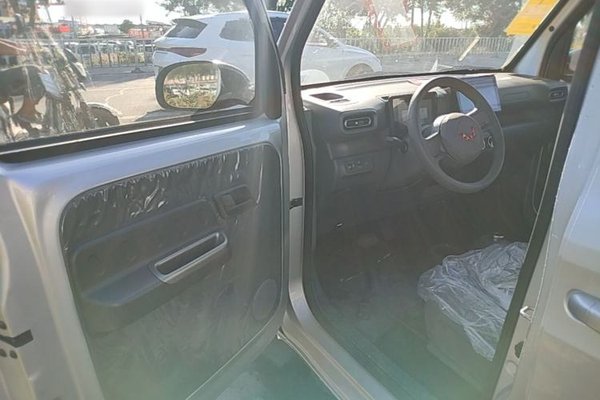 Wuling Zhiguang New Energy 2025, 100 км, за 7898 USD - фото 18