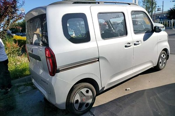 Wuling Zhiguang New Energy 2025, 100 км, за 7898 USD - фото 6