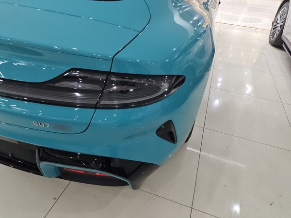 Xiaomi Auto SU7 2024, 5800 км, за 35995 USD