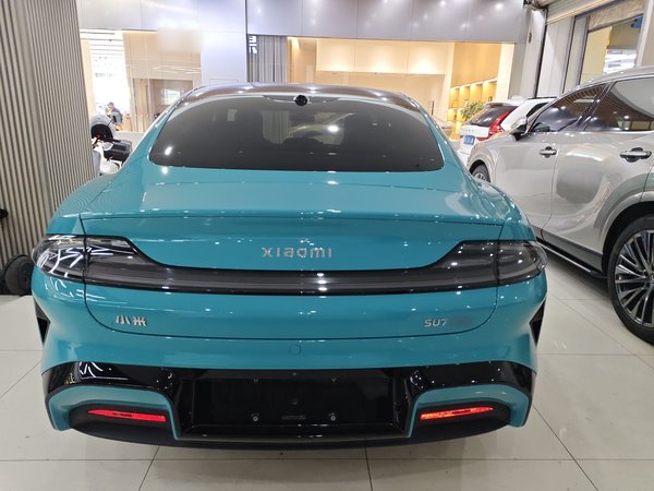 Xiaomi Auto SU7 2024, 5800 км, за 35995 USD