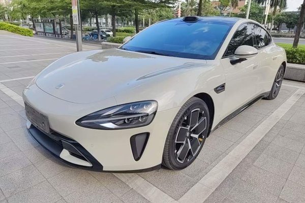 Xiaomi Auto SU7 · 2024 год