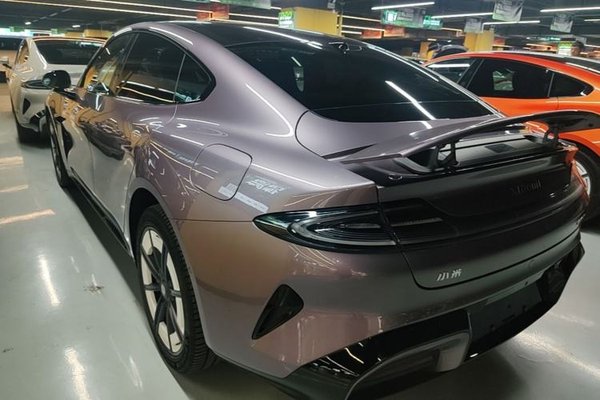 Xiaomi Auto SU7 2024, 12000 км, за 37491 USD