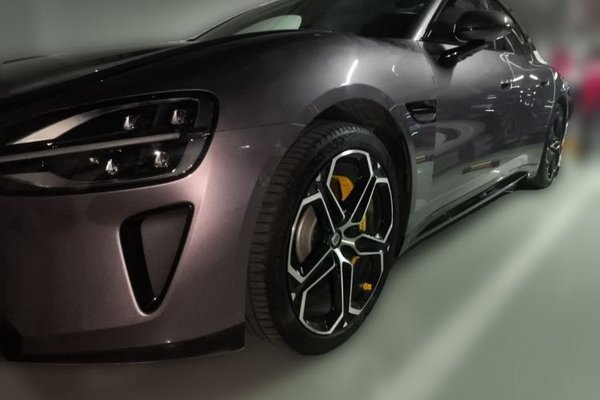Xiaomi Auto SU7 · 2024 год