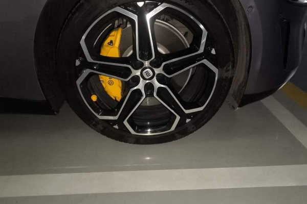 Xiaomi Auto SU7 2024, 25700 км, за 24504 USD