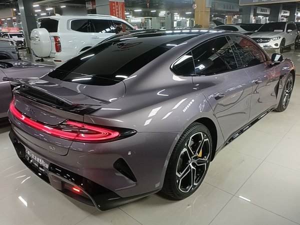 Xiaomi Auto SU7 2024, 27700 км, за 32439 USD - фото 6