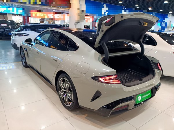 Xiaomi Auto SU7 2024, 57200 км, за 27094 USD